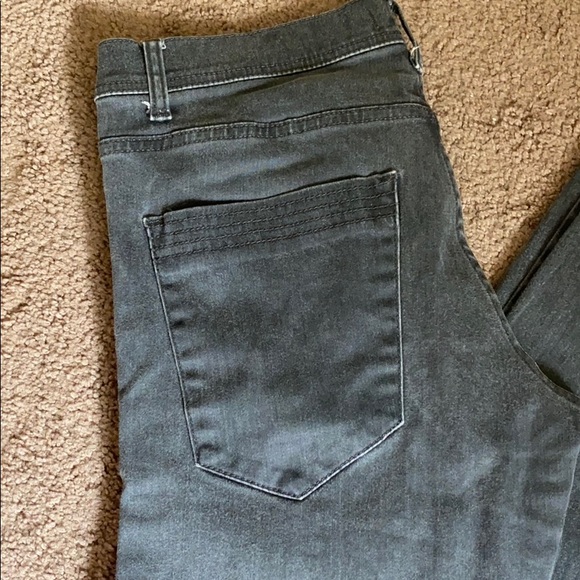#153 Gray color man’s Jeans. - Picture 2 of 6